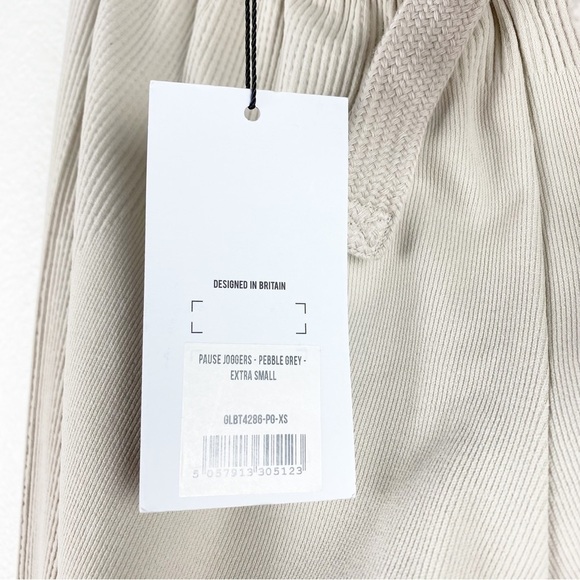 NWT Gymshark Pause Joggers in Pebble Gray Size XS - Picture 6 of 10